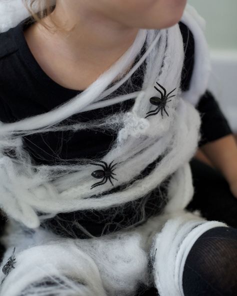 Easy Skeleton Costume, Diy Spider Costume, Quick Halloween Costumes Last Minute Men, Mens Halloween Costumes Diy, Halloween Costumes Last Minute, Spider Web Costume, Costumes Last Minute, Spider Halloween Costume, Costumes For Work