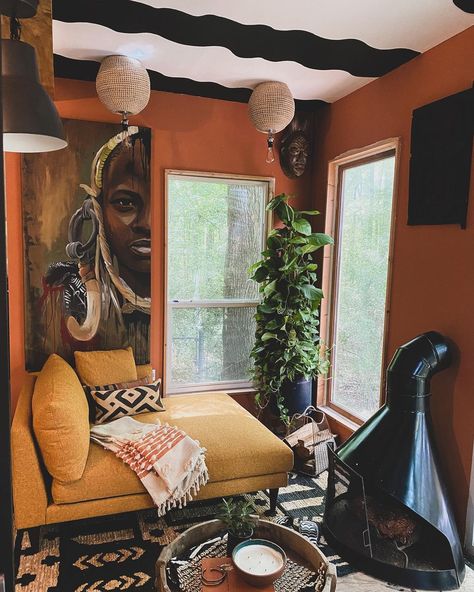 Afro Bohemian Style Decor, African Decor Living Room, African Living Rooms, Modern African Decor, Afrocentric Decor, African Interior Design, Office Corner, African Inspired Decor, African Interior