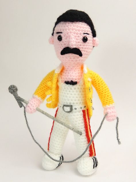 Download Freddie Mercury Amigurumi Pattern (FREE) Freddy Mercury, Crochet Amigurumi Free, Crochet Doll Pattern, Love Crochet, Amigurumi Free Pattern, Freddie Mercury, Doll Pattern, Crochet Patterns Amigurumi, Crochet Dolls