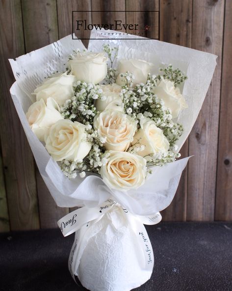 White Rose Bouquet Aesthetic, White Flower Bouquet Aesthetic, Simple White Rose Bouquet, Nyc Flower Shop, Wrapping Bouquets, Nyc Flowers, New York Flower, Nyc Florist, White Flower Bouquet