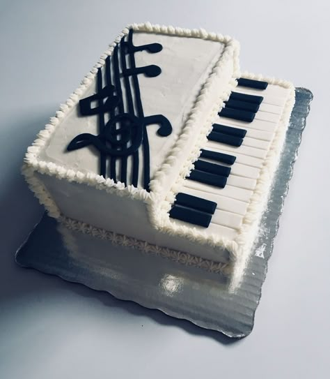 Piano birthday cake 🎂🎶🎵❤️ ️. . Credit: Eunice Hdz #piano #pianocover #pianoforte #piano🎹 #pianos #pianotechnician #pianocover #pianoman #pianomusic #pianoplayer #pianobar #pianolessons #musicians #musiclovers #musicproducer #musicfestival #musiclover #musician #musiclife #musicislife #musicphotography #musicproduction #musiccity #lovesongs #SadSong #lovesinging #singer #Amazingsinger Piano Birthday Cake, Piano Birthday, Bolo Musical, Music Themed Cakes, Piano Cakes, Piano Cake, Cake Design For Men, Cake Designs For Kids, Music Cakes