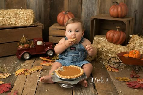 Barn Door Backdrop, Fall Baby Photos, Pumpkin Patch Birthday, Fall First Birthday, Fall Baby Pictures, Fall 1st Birthdays, Door Backdrop, Pumpkin 1st Birthdays, Baby First Birthday Cake