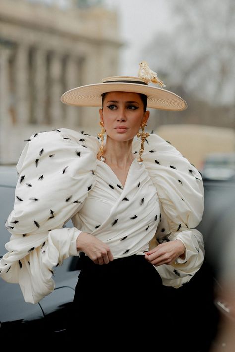 Haute Couture Looks, Fashion Week 2023, Haute Couture Paris, Figure Dress, London Fashion Weeks, Moda Paris, Paris Fashion Week Street Style, Couture Week, Couture Tops