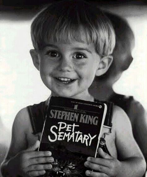 Scary... Stephen King It, Mary Lambert, Steven King, Stephen King Movies, Horror Fanatic, People Reading, Pet Cemetery, Pet Sematary, Septième Art