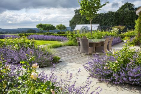 Winner of the Large Residential Garden Award – Ridgmount by Acres Wild; Principal Designer Debbie Roberts MSGD Garden Design Pictures, English Garden Design, Garden Desig, Casa Country, Have Inspiration, Garden Soil, Garden Cottage, Country Gardening, Back Garden