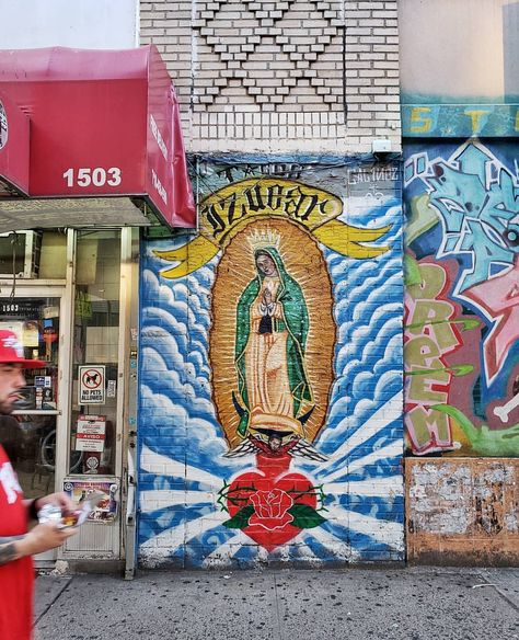 Mexican Graffiti Art, Mexican Graffiti, Mexican Murals, Mexican Street Art, Mexican Folk Art Decor, Mexican Culture Art, Virgin Of Guadalupe, Chicano Drawings, Mexican Street