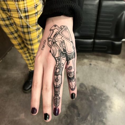 Robot Wings Tattoo, Robot Knee Tattoo, Robot Hand Tattoo Design, Cybernetic Hand Tattoo, Robotic Tattoo Design, Robot Spine Tattoo, Cybernetics Tattoo, Cyberpunk Leg Tattoo, Cyberpunk Style Tattoo