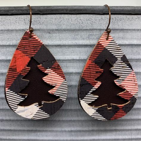 Christmas Tree DIY Faux Leather Earrings Diy Faux Leather Earrings, Leather Menu, Cheap Canvas, Cricut Design Studio, Christmas Tree Diy, Earring Kit, Christmas Tree Earrings, Faux Leather Earrings, Earring Tree