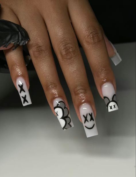 Simple Nails Design Square, Kids Nails Halloween, Simple Nails Design Black, White Nails With Black Designs Simple, Black And White Kaws Nails, Kaws Nails Black, Cool Nail Inspo 2024 Square, Street Art Nails, Birthday Nails 16