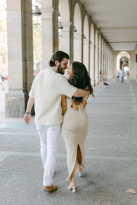 Happy couple walking through the street of El Borne in Barcelona during the engagement photo session Casual Photography, In Love Couple, Engagement Posing, Barcelona Wedding, Couples Shoot, Marriage Proposal, Engagement Poses, Madly In Love, Marriage Proposals