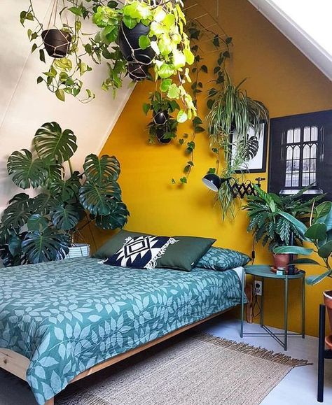 Idea Bilik Tidur, Yellow Bedroom Walls, Reka Bentuk Bilik Tidur, Yellow Accent Walls, Mustard Yellow Walls, Yellow Bedroom Decor, Room Colours, Hiasan Bilik Tidur, Yellow Room