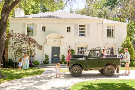 This Houston Designer Filled a Blank Dallas Home with Color and Whimsy Lulie Wallace Fabric, Katie Davis Design, Bright Green Paint, Highland Park Dallas, Katie Davis, Home With Color, Dallas Homes, Blue Sideboards, Houston Interior Designers