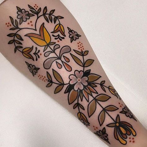 LadyTattooers auf Instagram: „I love folk art inspired tattoos 😍@kkaarriissaannee #ladytattooers“ Nordic Flower Tattoo, Traditional Tattoo Border, Ornamental Sleeve, Tolkien Tattoo, Blue Ink Tattoos, Stained Glass Tattoo, Art Inspired Tattoos, Traditional Tattoo Inspiration, American Traditional Tattoo Ideas