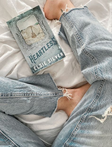 Photo Idea With Book, Book Promo Photoshoot, Book Aesthetic Instagram Post, Bookish Photo Ideas, Book Asthetics Photos For Instagram, Photo Books Idea, Insta Book Post Ideas, Book Flatlay Aesthetic, Book Blog Aesthetic