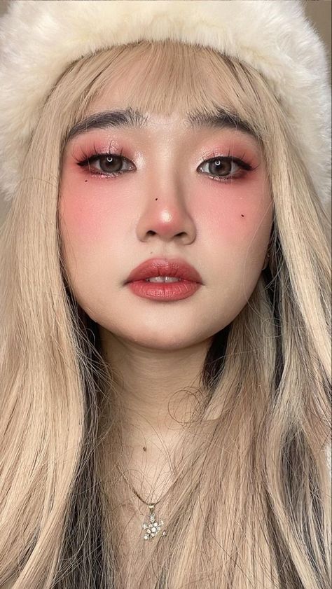 I’m Cold Makeup Winter, Cold Winter Makeup Look, Cold Makeup Look Korean, Christmas Dinner Makeup, I'm Cold Makeup Look, Cold Makeup Look Winter, Cold Winter Makeup, I’m Cold Makeup, Cold Girl Makeup Look