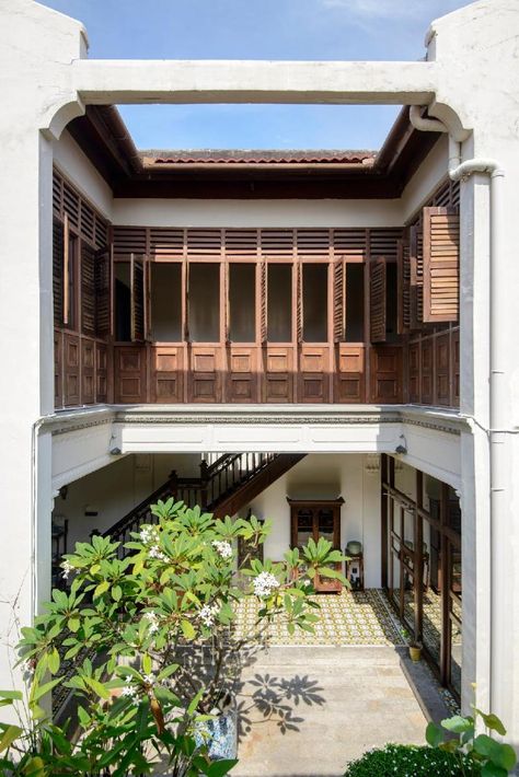 Colonial Modern, Hotel House, George Town, Tropical Architecture, Vernacular Architecture, Colonial Architecture, Tropical House, Village House Design, Courtyard House