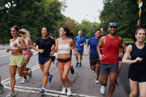 New York’s Running Clubs Are an Opportunity for Exercise and Community - The New York Times Run Club, Running Friends, Running Team, Low Intensity Workout, Thursday Evening, Running Club, Marriage And Family Therapist, Water Fountains, People Running