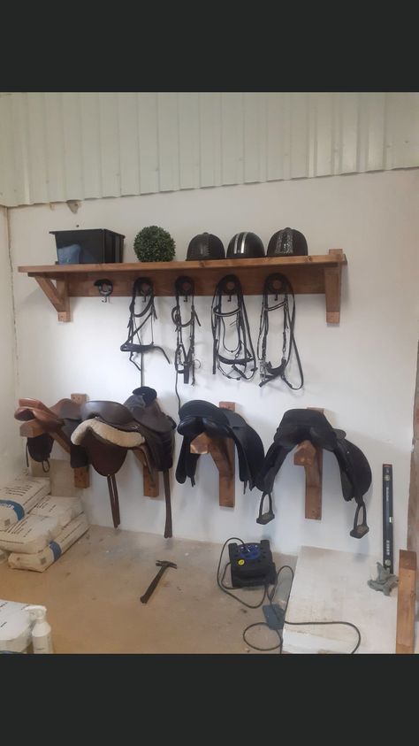 Tack Room Ideas, Stable Inspiration, Diy Horse Barn, Tack Rooms, Horse Barn Designs, Dream Horse Barns, Horse Barn Plans, Diy Horse, Dream Farm