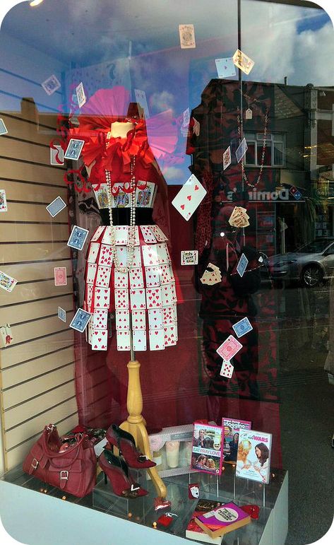 80s Window Display, Charity Shop Window Displays, Gift Shop Displays Visual Merchandising, Shop Window Displays Ideas, Shoe Display Ideas, Creative Window Display, Charity Shop Display Ideas, Visual Merchandising Display, Valentines Window Display