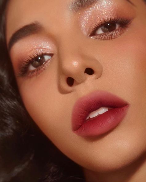 DEAR DAHLIA on Instagram: “#ombre #gradientlips Sensuous Matte Lip Suit Shades : Tender + Passionate 💋 Wear it you way💕  Available at deardahlia.com Free…” Prom Lips, Damaged Skin Repair, Korean Lipstick, Pink Lips Makeup, Gradient Lips, Korean Lips, Ombre Lips, Lip Lacquer, Indian Makeup