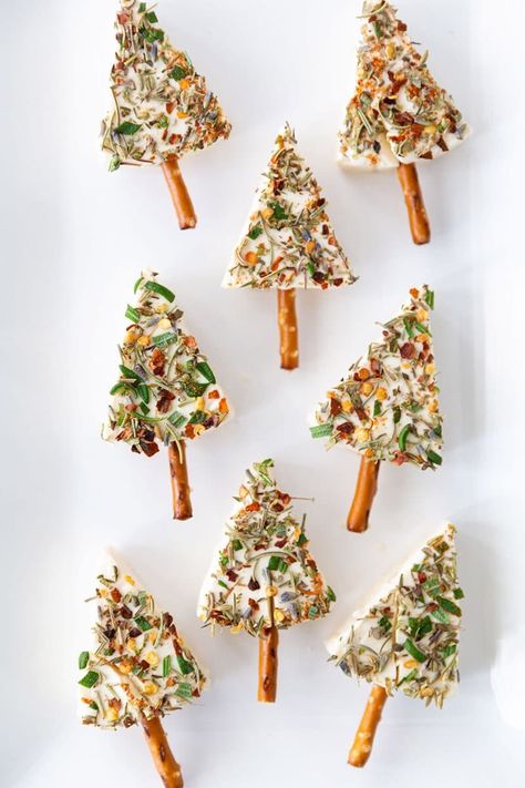 Buffet Food Ideas, Christmas Cheese Tree, Christmas Party Buffet, Cheese Tree, Food Ideas Easy, Holiday Cheese, Christmas Cheese, Christmas Appetizers Party, Decorações Com Comidas