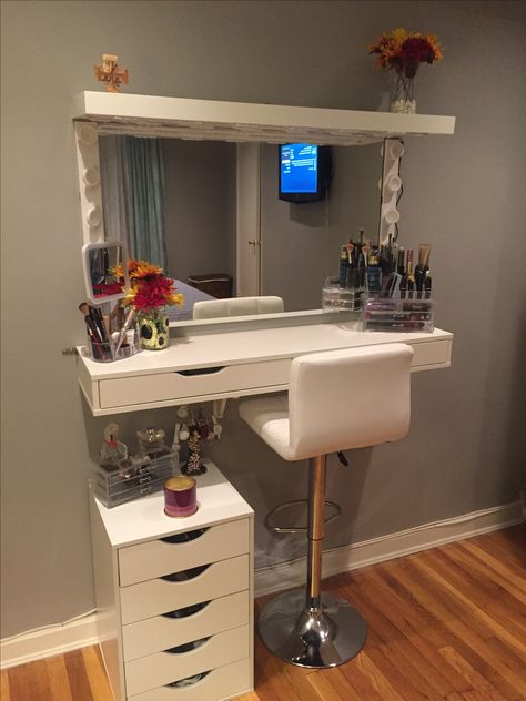 Wall mounted make up Vanity Shelf Vanity Ideas Small Spaces, Small Vanity Closet Ideas, Make Up Shelves Ideas, Wall Mounted Vanity Makeup, Wall Mounted Vanity Bedroom, Makeup Station In Bedroom Small Spaces, Floating Shelf Makeup Vanity, Diy Wall Vanity, Floating Makeup Vanity Diy