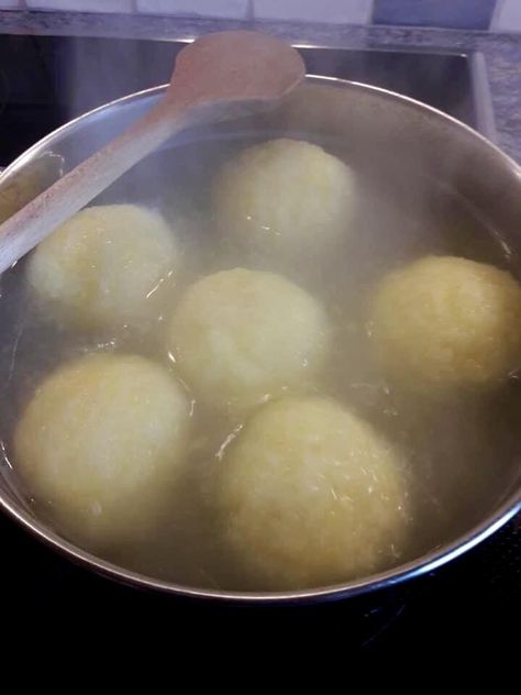 German Potato dumplings or Kartoffelknödel (halb und halb) • European Cuisine, Culture & Travel© Potato Dumplings For Soup, Potato Dumplings Recipe Homemade, Knodel Recipe, Potato Dumplings German, German Potato Dumplings, Potato Dumpling Recipe, German Dumplings, Bread Dumplings, Dumpling Soup