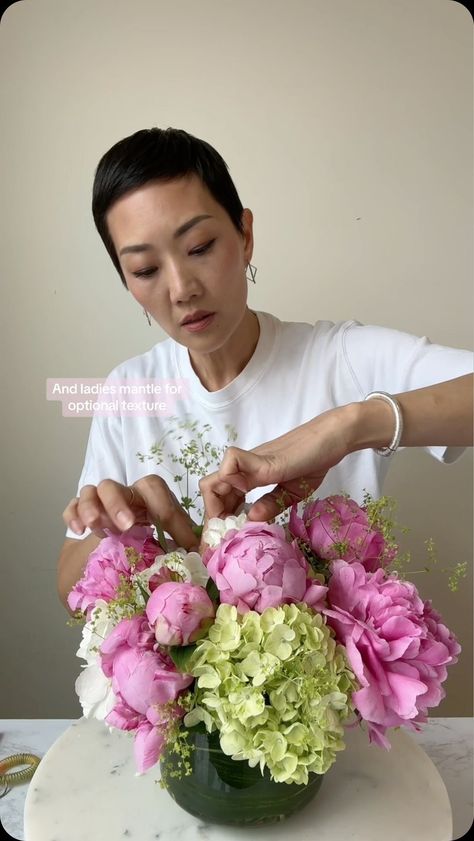 NYC Wedding and Events Florist | Easy peasy peony arrangement ✔️10 stems total: 3 hydrangeas + 7 peonies ✔️Lady’s mantle optional ✔️Like Share Follow for more flower… | Instagram Wedding Flower Options, Peonies Vase Arrangement, Usf Graduation, Peonies Arrangement, Icelandic Poppies, Peony Arrangement, Peonies And Hydrangeas, Spring Floral Arrangements, Home Floral Arrangements