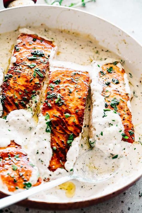 Lemon Garlic Cream Sauce, Salmon Recipe Pan, Arabisk Mad, Seared Salmon Recipes, Salmon Recipes Pan Seared, Recipe With Lemon, Resep Pasta, Garlic Cream Sauce, Lemon Salmon