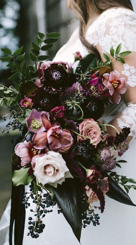 Moody Wedding Flowers, Autumn Wedding Bouquet, Dark Romantic Wedding, Dark Wedding Theme, Wedding Bouquet Ideas, Autumnal Wedding, Rustic Bouquet, Goth Wedding, Dark Wedding