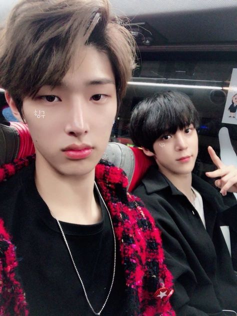 j on Twitter: "so this yunho went to pick up this mingi from his high school so they could have lunch together and yunho spent nearly 100,000 won on him (like 86 american dollars) ????… https://t.co/SYJiPHnWpw" Ateez Ships, Pirate Kids, Song Min-gi, Kim Hongjoong, Fan Fiction, Kpop Boy, One Team, Yg Entertainment, Kpop Groups