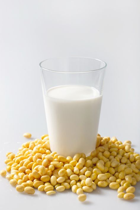 Soy Milk Nutritional Information Soy Milk Benefits, Spinach Nutrition Facts, Strawberry Nutrition Facts, Soya Milk, Milk Nutrition, Clean Eating Grocery List, Nutrition Store, Nutritional Information, Nutrition Consultant