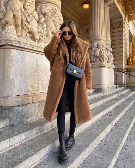 9aa42b31882ec039965f3c4923ce901bdesc44492728ri Teddy Bear Coat Outfit, Teddy Coat Outfit, Mantel Outfit, Winter Mode Outfits, Travel Outfit Plane, Coat Outfit, Teddy Coat, Brown Coat, Coat Outfits