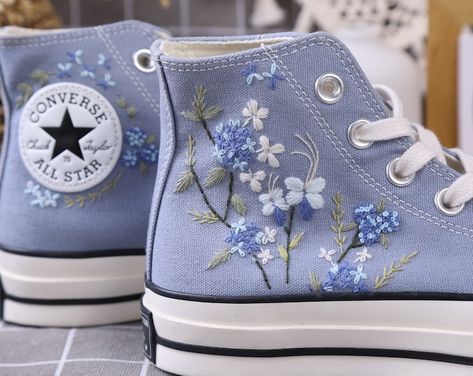 ConverseAnimalDesign - Etsy Converse Azul, Boty Converse, Embroidered Shoes Converse, Embroidery Converse, Converse Embroidery, Converse 1970s, Cute Converse Shoes, Embroidered Converse, Cute Converse