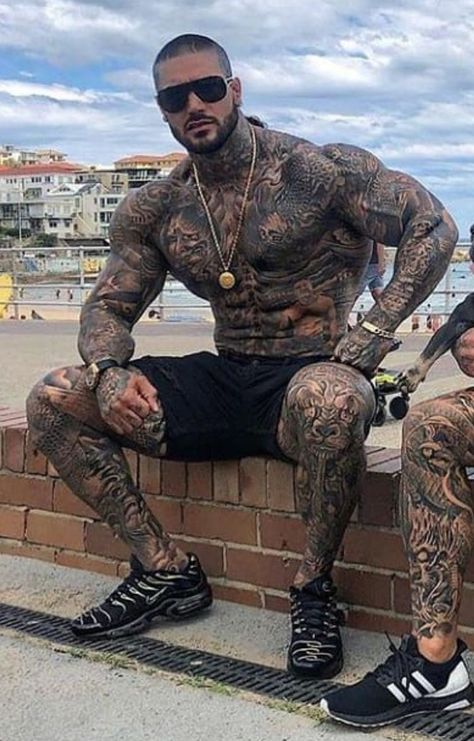 Covered In Tattoos, Rare Tattoos, Tatted Men, Skull Sleeve Tattoos, Fashion Models Men, Muscle Tattoo, Ornamental Tattoo, Geniale Tattoos, Full Body Tattoo