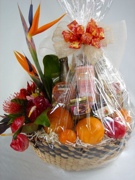 "Tropical Splendor" A unique Hawaiian gift basket with gorgeous fresh tropical arrangement, fresh fruit and made in Hawaii snacks and tropical tea. Made by: Exquisite Basket Expressions. Price:$180.00 Tropical Gift Basket Ideas, Small Fruit Basket Ideas Gift, Edible Gift Baskets, Fruit Basket Diy Gift, Fruit Baskets Diy, Hawaii Snacks, Fruit Flower Basket, Hawaiian Gifts, Edible Bouquets