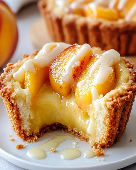 Easy No Bake Peach Custard Mini Tarts Mini Custard Tarts, Dessert Table Recipes, Peach Tart Recipe, Fruit Tart Recipe Mini, Fruit Tart Recipe Easy, Peach Custard, Peach Tart Recipes, Optimal Recipes, Mini Tart Recipes