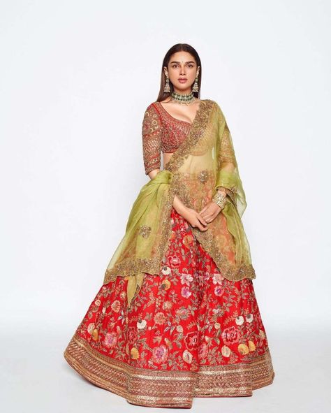 aditi rao hydari in red leheNga by shyamal and bhumikA Diwali Lehenga, Dupatta Styling, Shyamal And Bhumika, Green Dupatta, Aditi Rao Hydari, Aditi Rao, Raw Silk Lehenga, Cotton Blouse Design, Wedding Couture