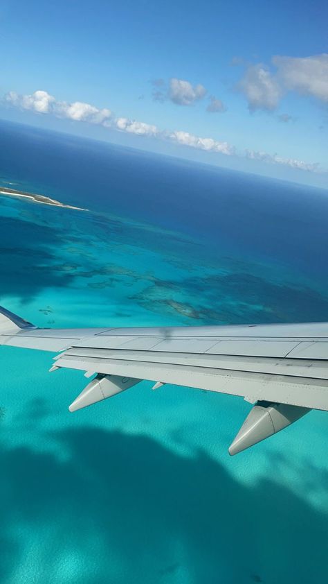 Plane Window Aesthetic, Plane Wing, Window Aesthetic, Plane Photos, Plane Window, Best Travel Destinations, Travel Picture Ideas, Airport Photos, Tropical Holiday