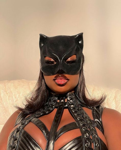 Cat Woman Costume Catwoman Cosplay, Cat Women Halloween Costumes, Black Catwoman, Hot Halloween Costumes Women, Catwoman Makeup, Halloween Women Makeup, Catwoman Halloween Costume, Dark Costumes, Mix Baby Girl