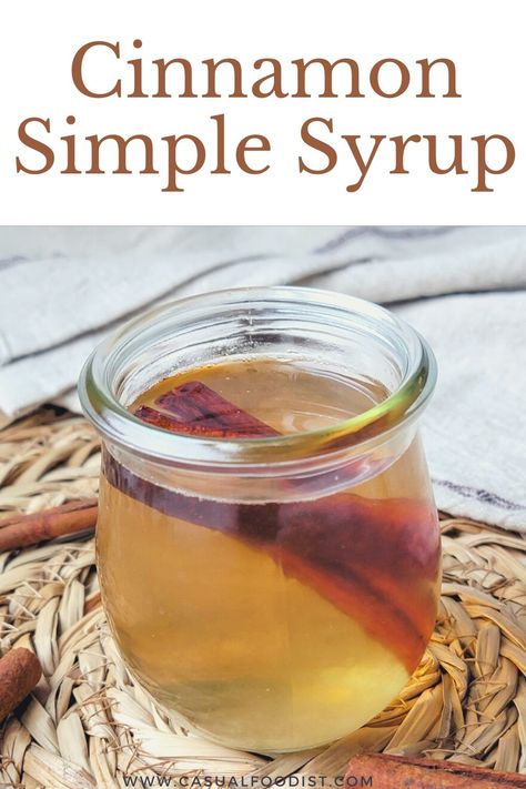 Thanksgiving Recipes Drinks, Homemade Coffee Syrup, Cinnamon Simple Syrup, Cinnamon Dolce Syrup, Drink Syrups, Cinnamon Syrup, Cinnamon Dolce, Diy Food Gifts, Simple Syrup Recipes