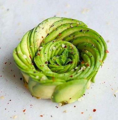 Will you ever eat an #avocado the same again? Avo Recipes, Avocado Kitchen, Avocado Rose, Plating Food, Gold Mountain, Plate Presentation, Fitness Recipes, Color Aesthetic, Food Vegan