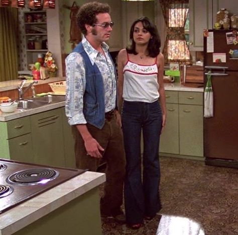 Jackie Burkhart And Hyde, That 70s Show Outfits Hyde, Jackie Burkhart Outfits Halloween, Jackie Burkhart Style, That's 70s Show Outfits, 70s Show Jackie Outfits, Jackie 70s Show Outfits, Jackie That 70s Show Costume, That 70s Show Outfits Jackie