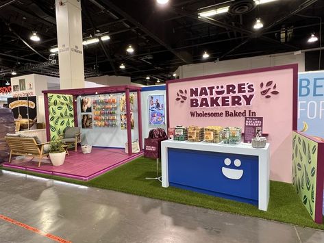 We're 😍 obsessed 😍 with this vibrant exhibit for Nature's Bakery! . . . #ExpoWest #ReturnToAnaheim #NPEW #naturalproducts #events #liveevents #ExpoWest2022 Booth Design Food, Bar Booth, Food Booth, Food Expo, Marketing Activations, Expo West, Food Fair, Booth Backdrops, Booth Decor