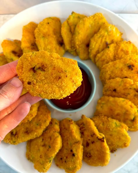 Hidden Veggie Chicken Nuggets Hidden Veggie Nuggets, Homemade Veggie Nuggets, Homemade Veggie Chicken Nuggets, Healthy Baked Chicken Nuggets, Chicken And Veggie Nuggets, Healthy Chicken Nuggets Recipe, Diy Chicken Nuggets Baked, Veggie Nuggets Recipe, Hidden Veggie Chicken Nuggets