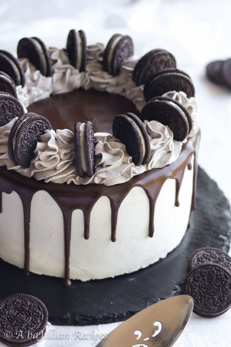 Oreo Ice Cream Cake - A baJillian Recipes Graduation Cake Ideas, Oreo Ice Cream Cake, Oreo Filling, Homemade Ice Cream Cake, Ice Cream Birthday Cake, Oreo Cream, Ice Cream Cake Recipe, Oreo Ice Cream, Easy Ice Cream