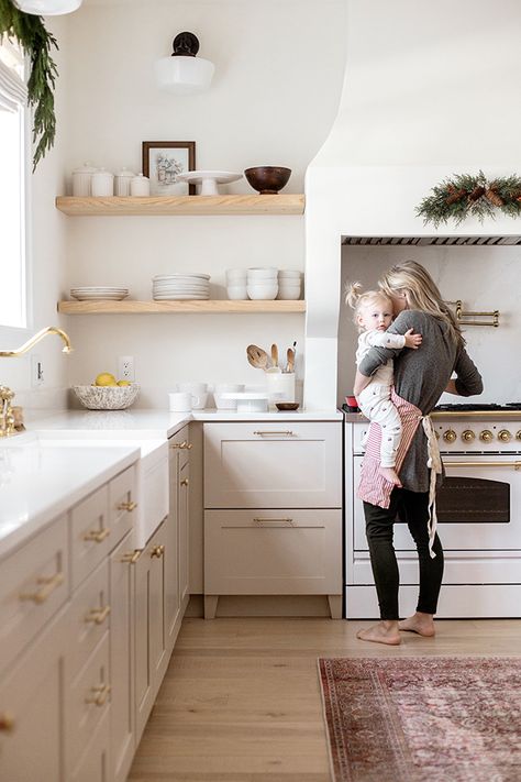 How we organized our kitchen drawers and cabinets Maximize Kitchen Space, Kitchen Ikea, Built In Cabinet, Kitchen Drawers, Ideas Kitchen, Kitchen Style, Diy Kitchen, Home Decor Kitchen, Decoration Design