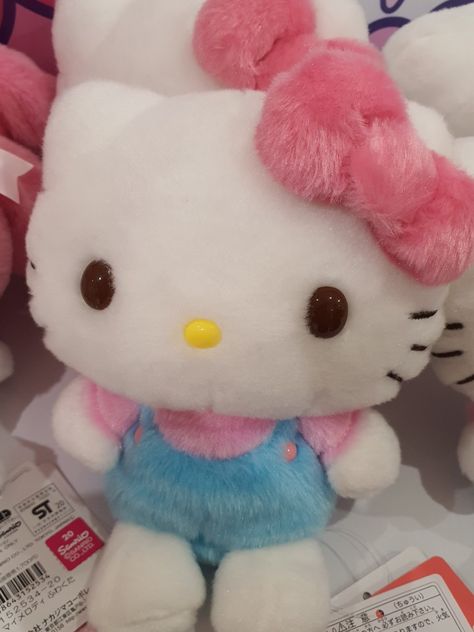 Toca Boca Hair Salon, Hello Kitty Plushie, 헬로키티 배경화면, Sanrio Aesthetic, Hello Kitty Gifts, Hello Kitty Toys, Hello Kitty Themes, Hello Kitty Aesthetic, Hello Kitty Characters