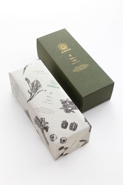 Peak Farm Packaging Design Farm Packaging, Desain Merek, Tea Packaging Design, Cosmetic Packaging Design, Skincare Packaging, Illustration Botanique, Box Packaging Design, Soap Packaging, Chocolate Packaging