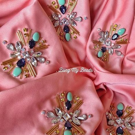 Brooch Blouse Design, Broches For Blouse, Brooch Work Blouse Design, Brooches Blouse Design, Brooch Work, Fancy Dress Patterns, Basic Blouse Designs, Latest Blouse Designs Pattern, Simple Hand Embroidery Patterns